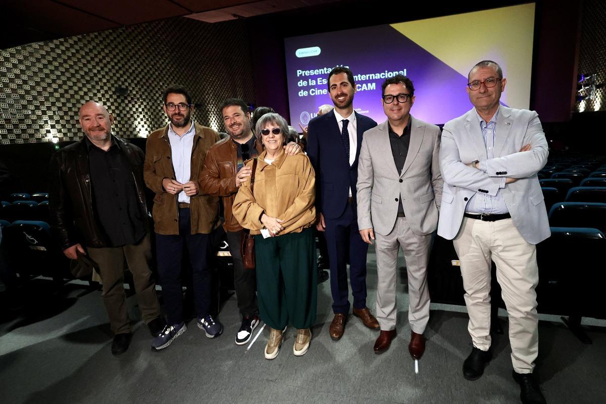 Foto de famila durante la presentación de la Escuela Internacional de Cine en la Filmoteca Regional.