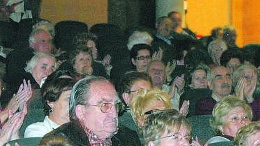 Asistentes al concierto coral, en el Centro Municipal Integrado Gijón-Sur.