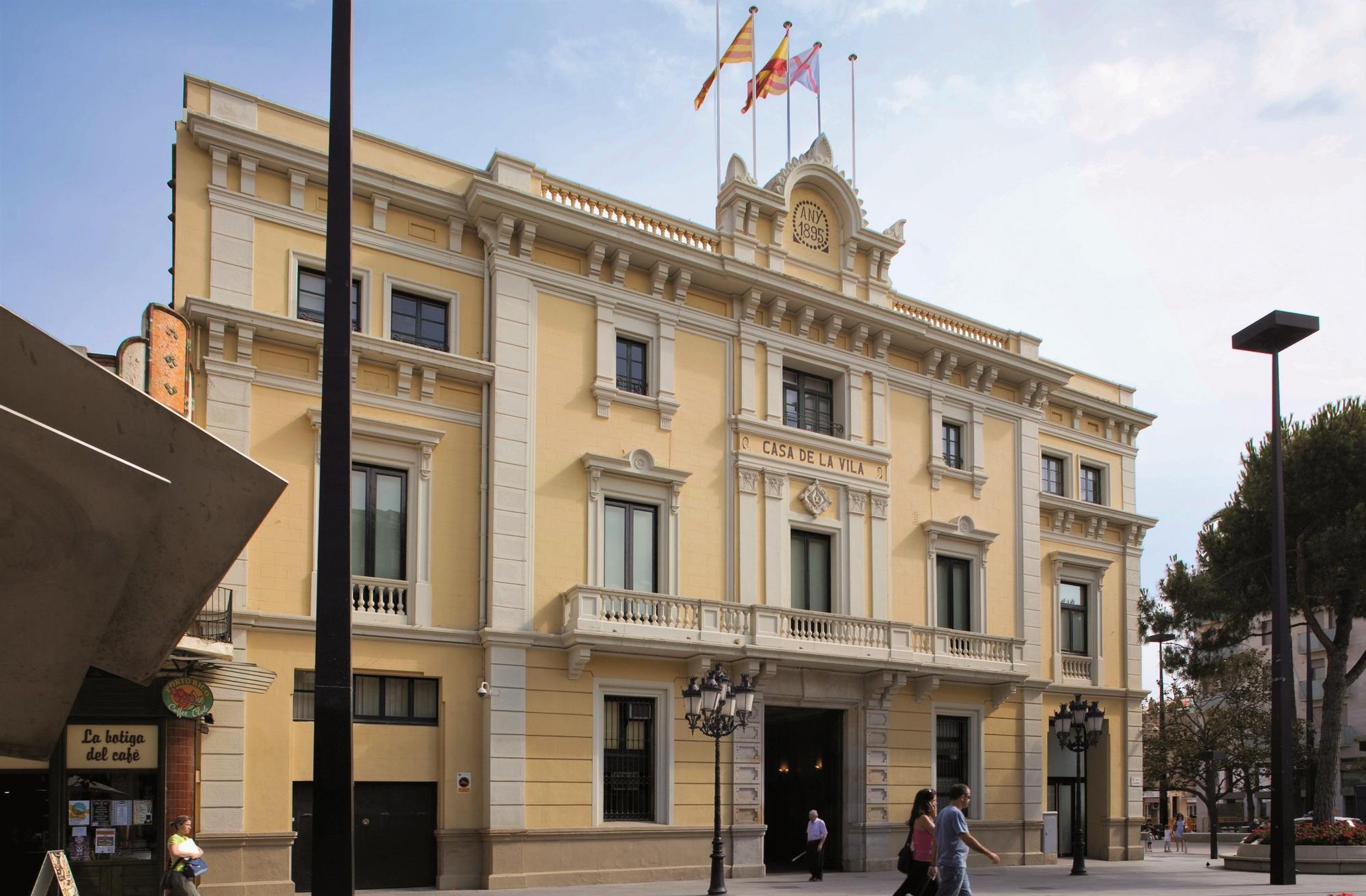 Fachada del Ayuntamiento de L'Hospitalet de Llobregat.