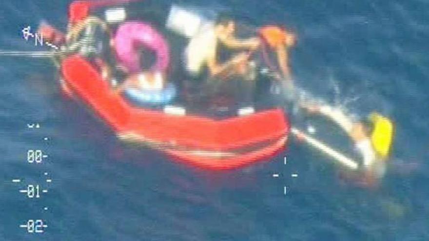 Al menos 50 muertos en otro naufragio de inmigrantes en aguas de Lampedusa