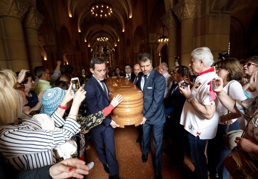 Funeral de Arturo Fernández: Emoción para despedir al chatín de la Puerta de la Villa