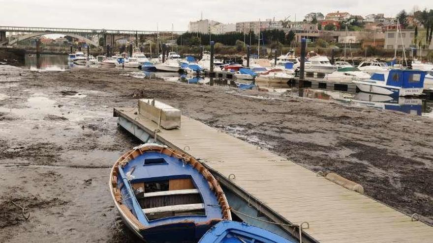 Embarcaciones varadas en el Náutico de Pontevedra. // G. Santos