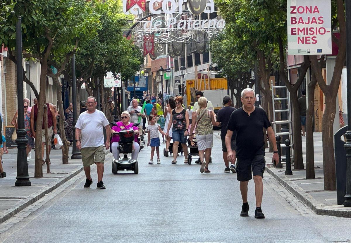 La calle Mayor de Paterna, peatonalizada.