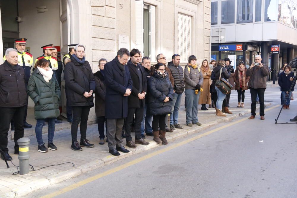 Banyoles dedica cinc minuts de silenci a la dona assassinada