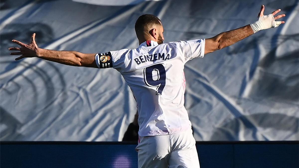 Benzema celebra el gol de la remontada ante el Elche