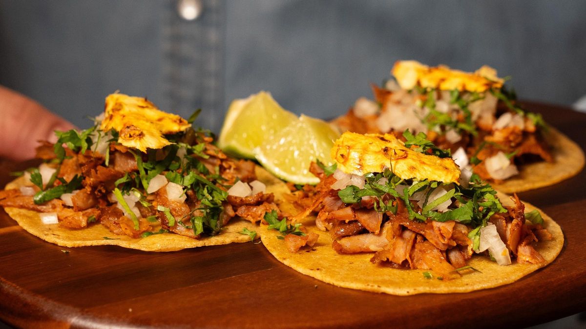 Tacos de La Mafia Mexicana.