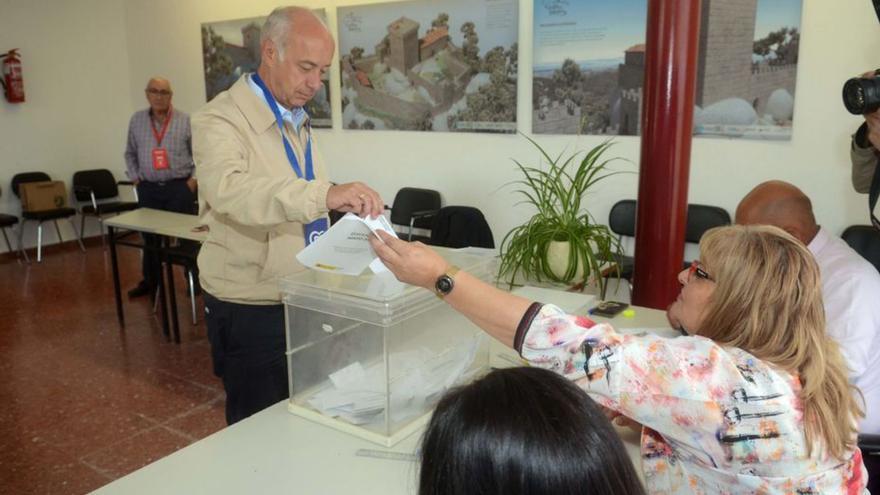 Durán ejerciendo su derecho al voto el pasado domingo.  | // N. PARGA