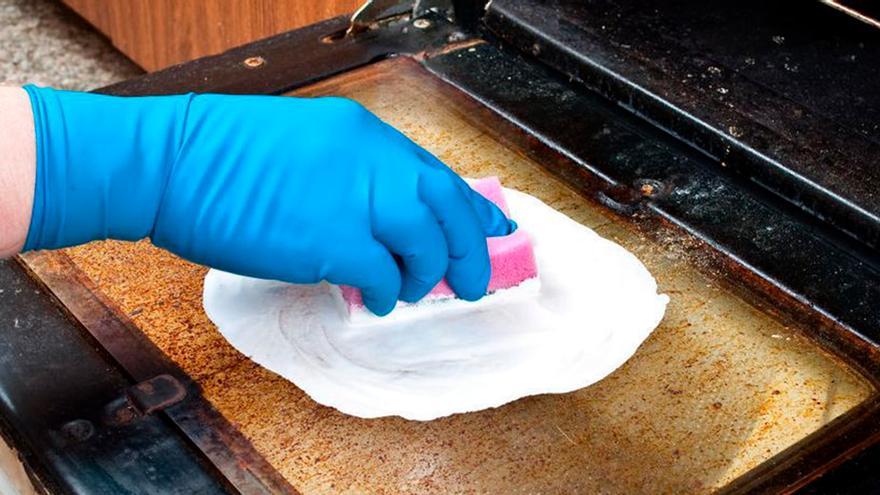 Trucos limpieza: Cómo hacer que la campana de la cocina y el horno estén  limpias en pocos minutos con el jabón de moda