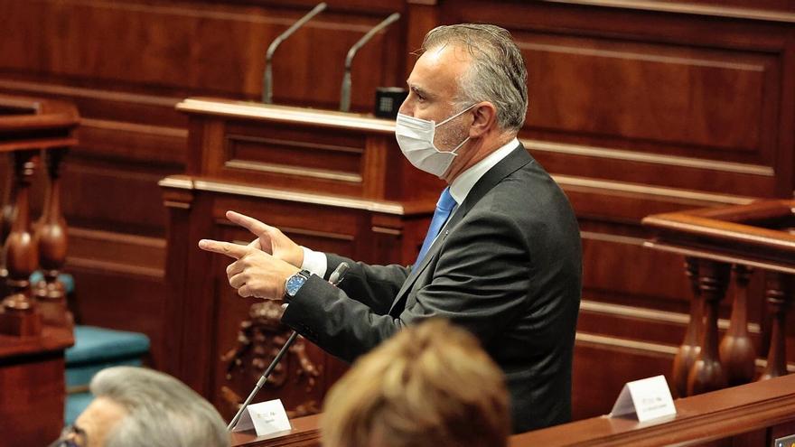 Ángel Víctor Torres, en el Parlamento de Canarias