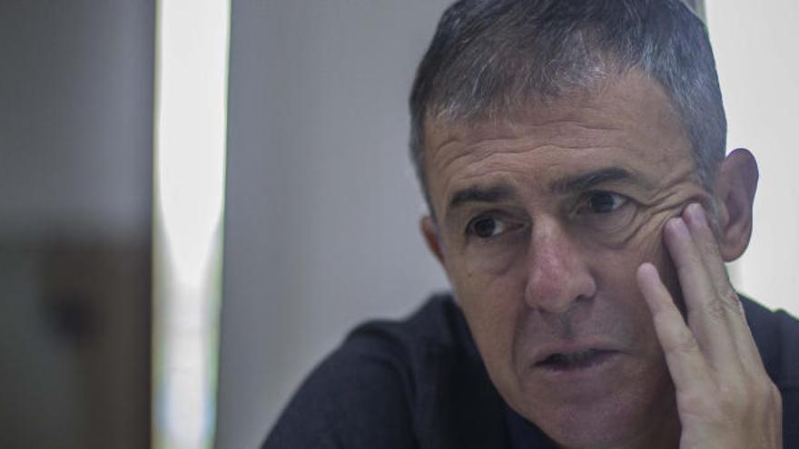 Lucas Alcaraz está contra las cuerdas