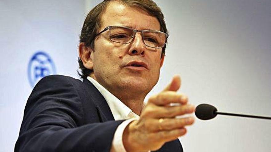 El candidato del PP a la Presidencia de la Junta, Alfonso Fernández Mañueco, ayer en rueda de prensa.