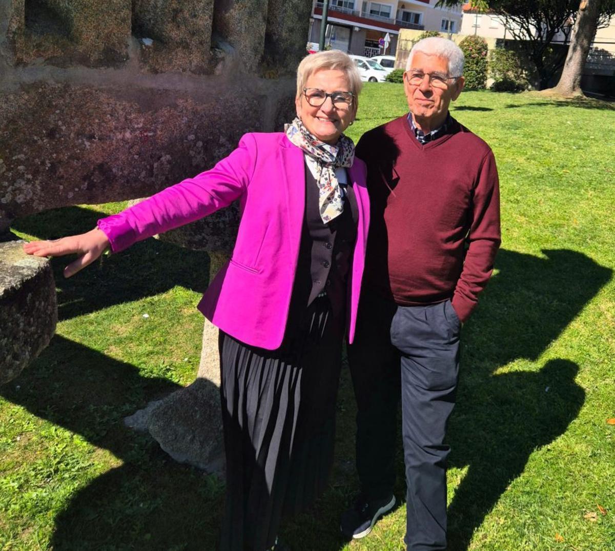 La edil de Cultura, Coral Ríos, con el investigador Antonio Costa. | FDV