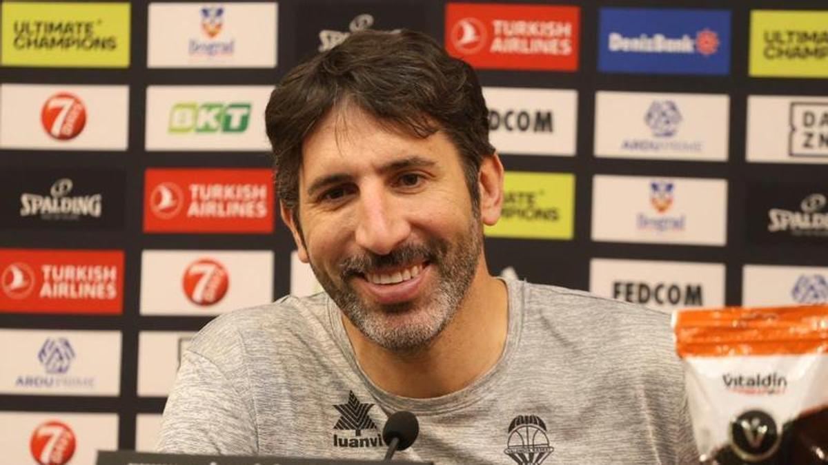 Álex Mumbrú, en la sala de prensa de la Fonteta antes del último entrenamiento previo al choque con el Barça