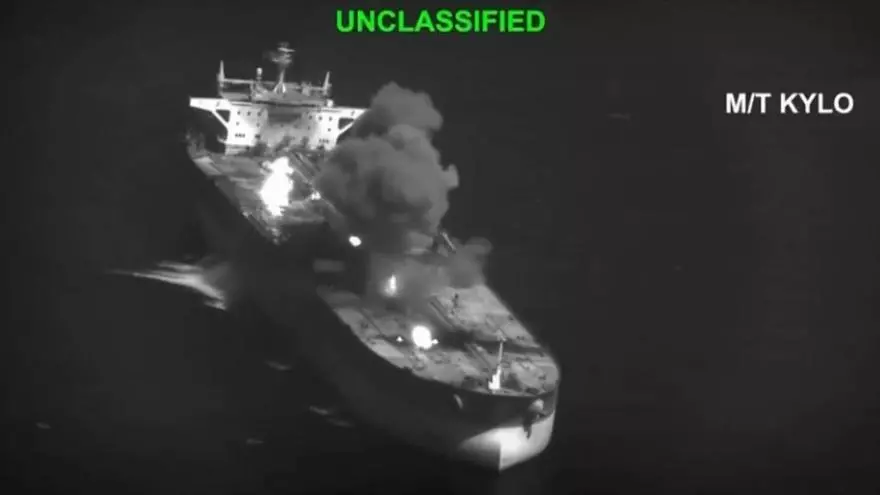 EEUU ataca tres petroleros iraníes tras un ataque contra buques de guerra estadounidenses