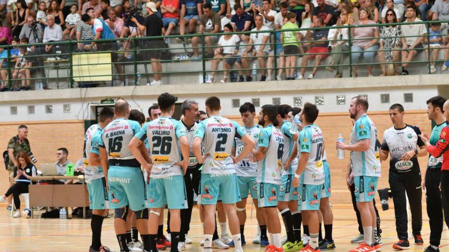 El Antequera busca sus primeros puntos en Sagunto