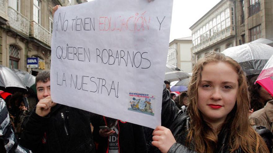Estudiantes en la manifestación de Santiago de esta mañana. // Xoán Álvarez
