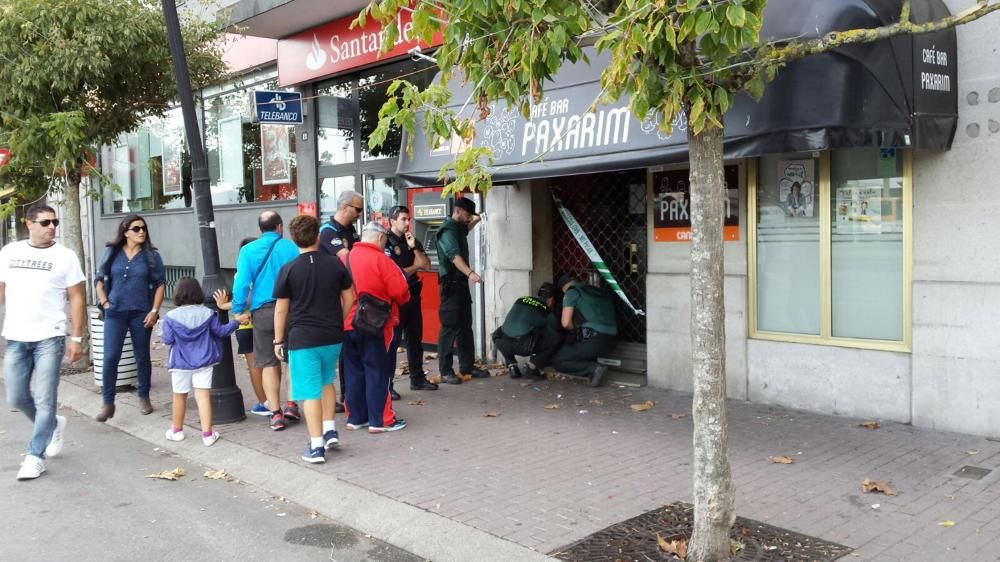 La dueña del bar Paxarín fue trasladada en estado de shock después de un intento de atraco a mano armada
