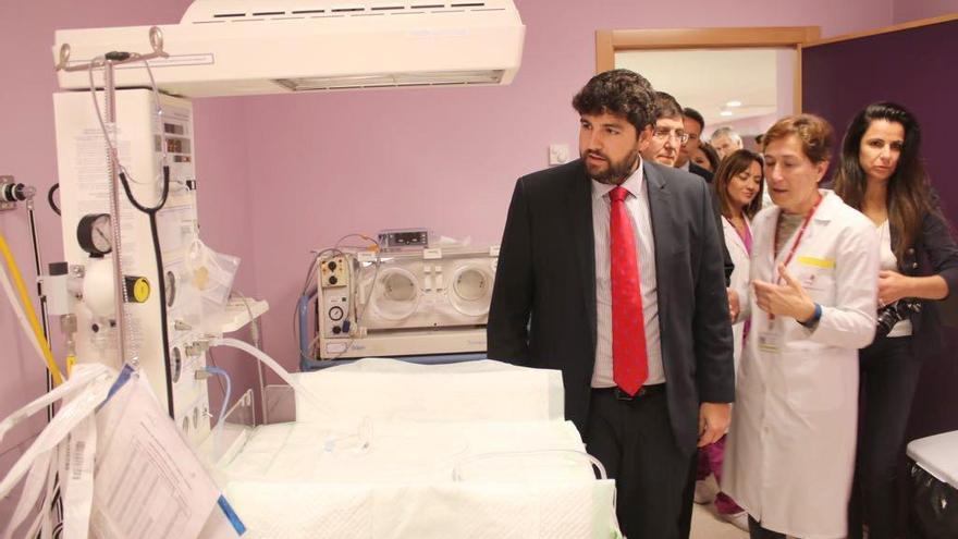 López Miras, en su visita al hospital Rafael Méndez.