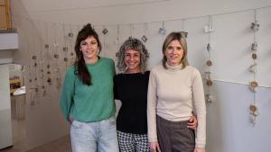 Las tres maestras que conforman el equipo directivo de la Escola Josep M. de Sagarra de Barcelona.