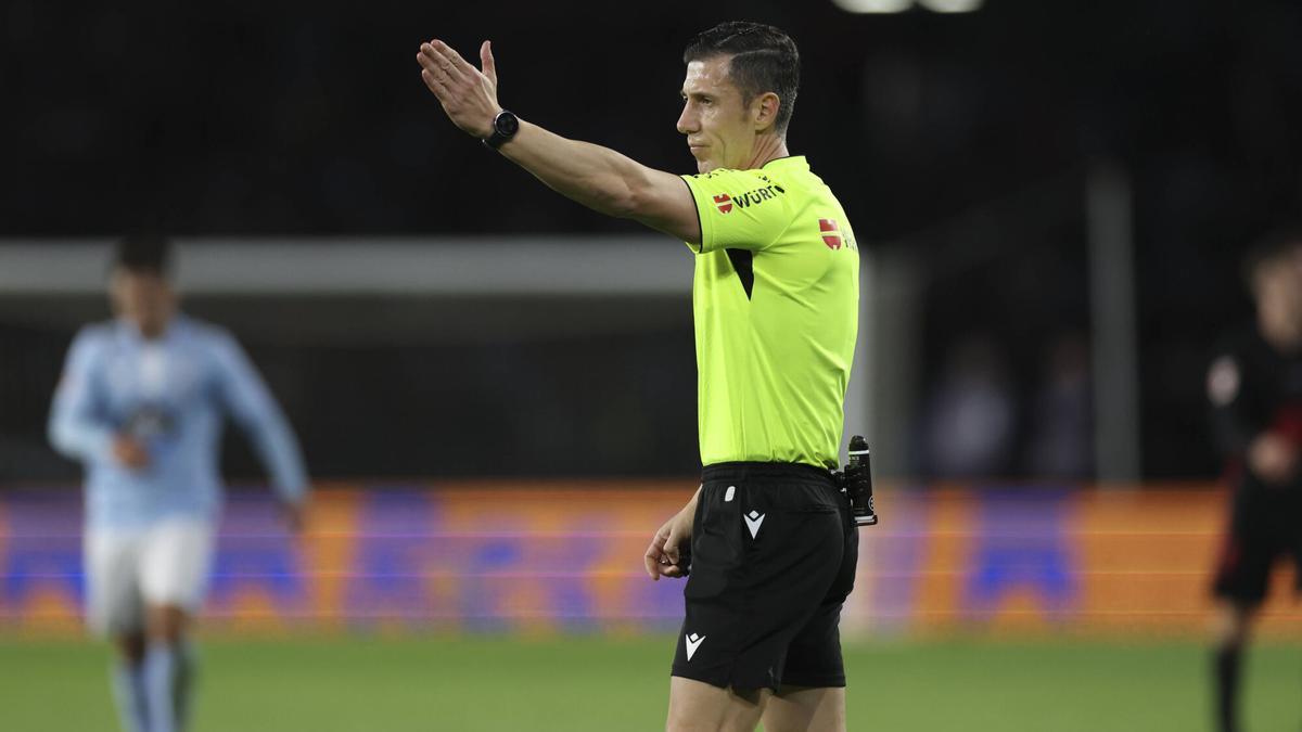 ¿Quién es Soto Grado, el árbitro del Real Madrid - FC Barcelona?