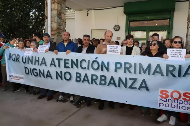 Concentración en Aguiño para protestar pola falta de persoal no Centro de Saúde