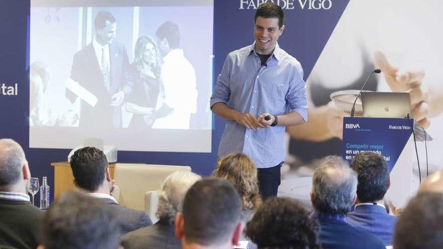 El empresario y comunicador, Pau Garcia Milà, durante el taller impartido ayer en el foro. // Alba Villar