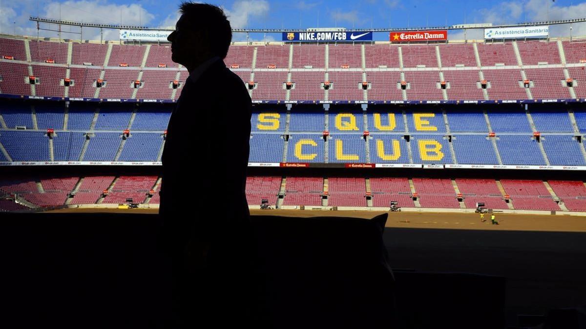 Bartomeu, en el palco del Camp Nou, tras una entrevista con EL PERIÓDICO.