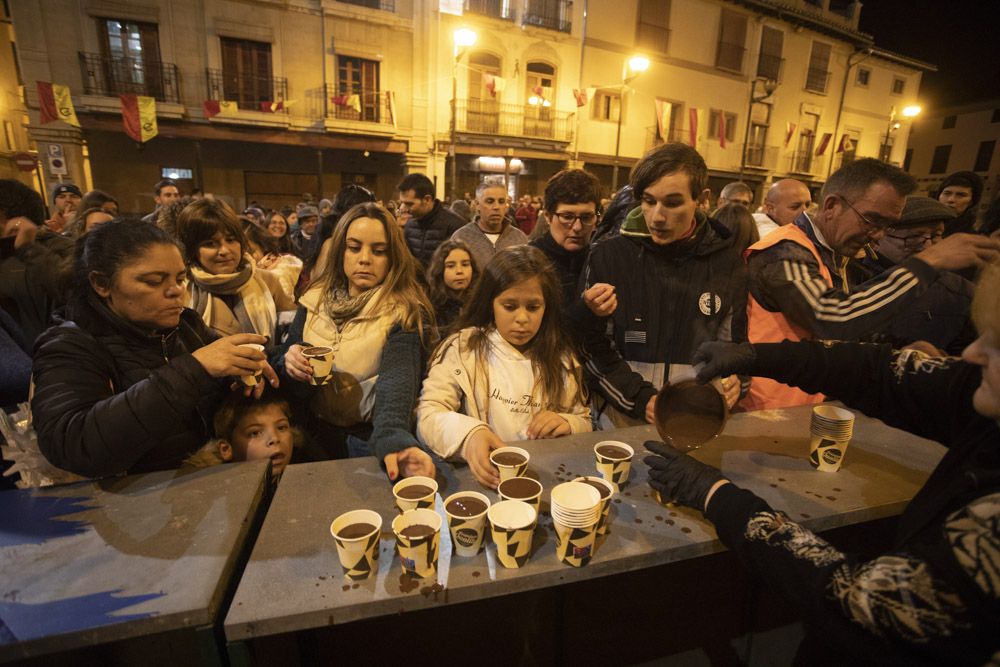 Sant Antoni arranca en Sagunt con la tradicional Plantà del Pi