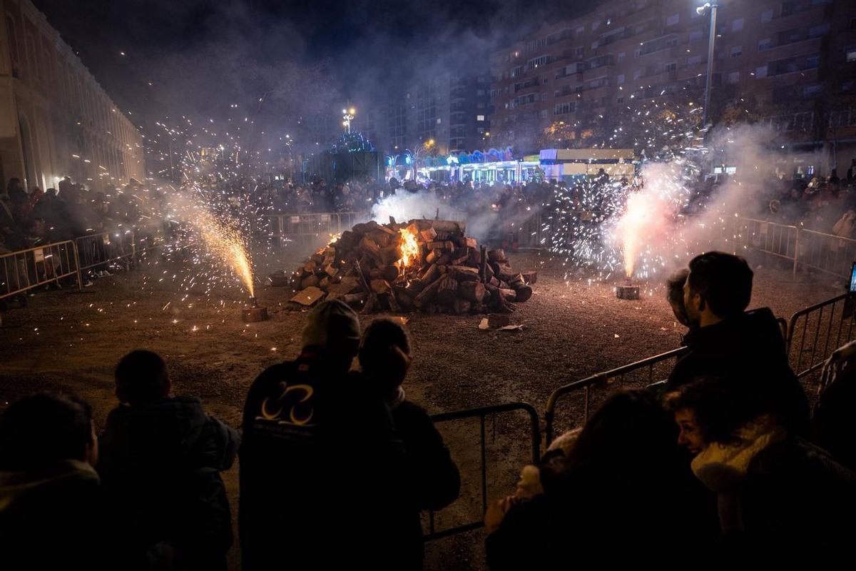 Las hogueras de San Antón se encienden en Zaragoza
