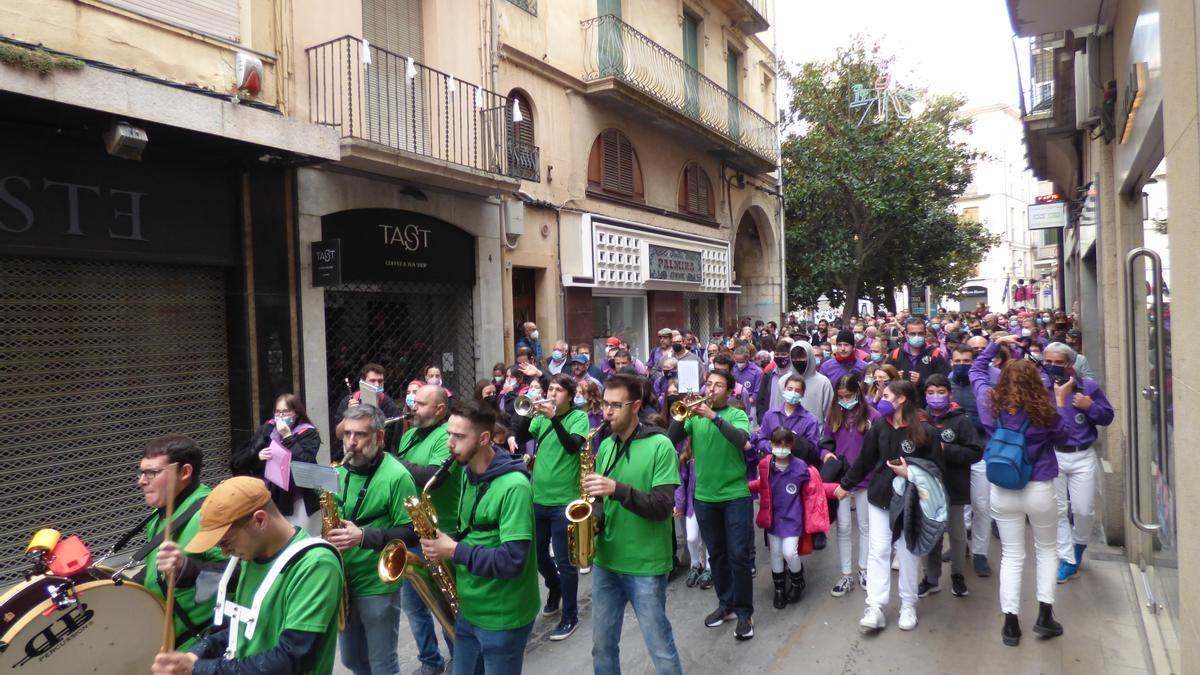 Onze colles castelleres es reuneixen a Figueres en la trobada de tardor de Colles del Nord