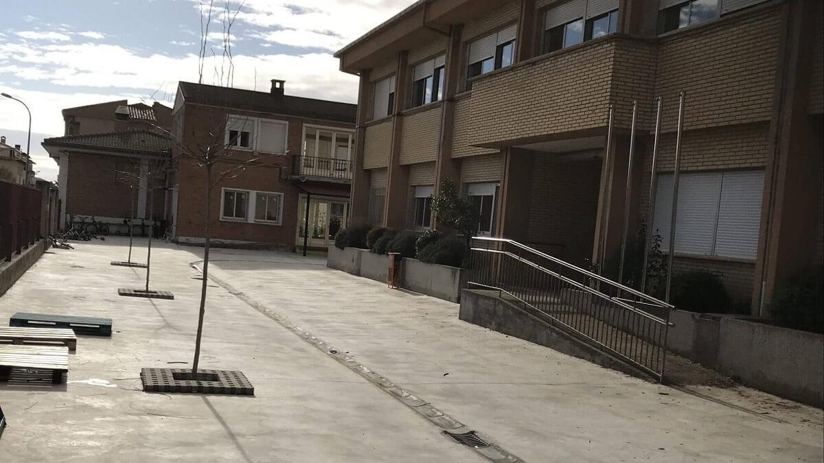 Exterior del instituto Ramón y Cajal de Ayerbe.