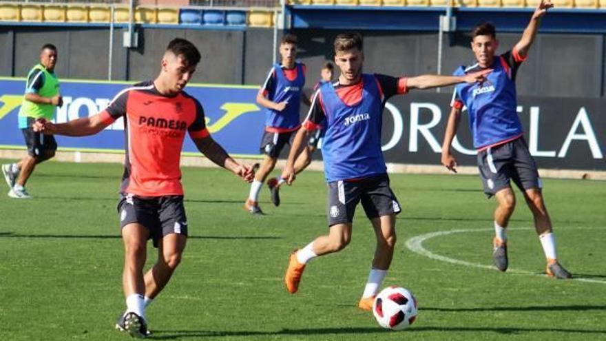 El delantero Simón Moreno continúa de la temporada pasada.