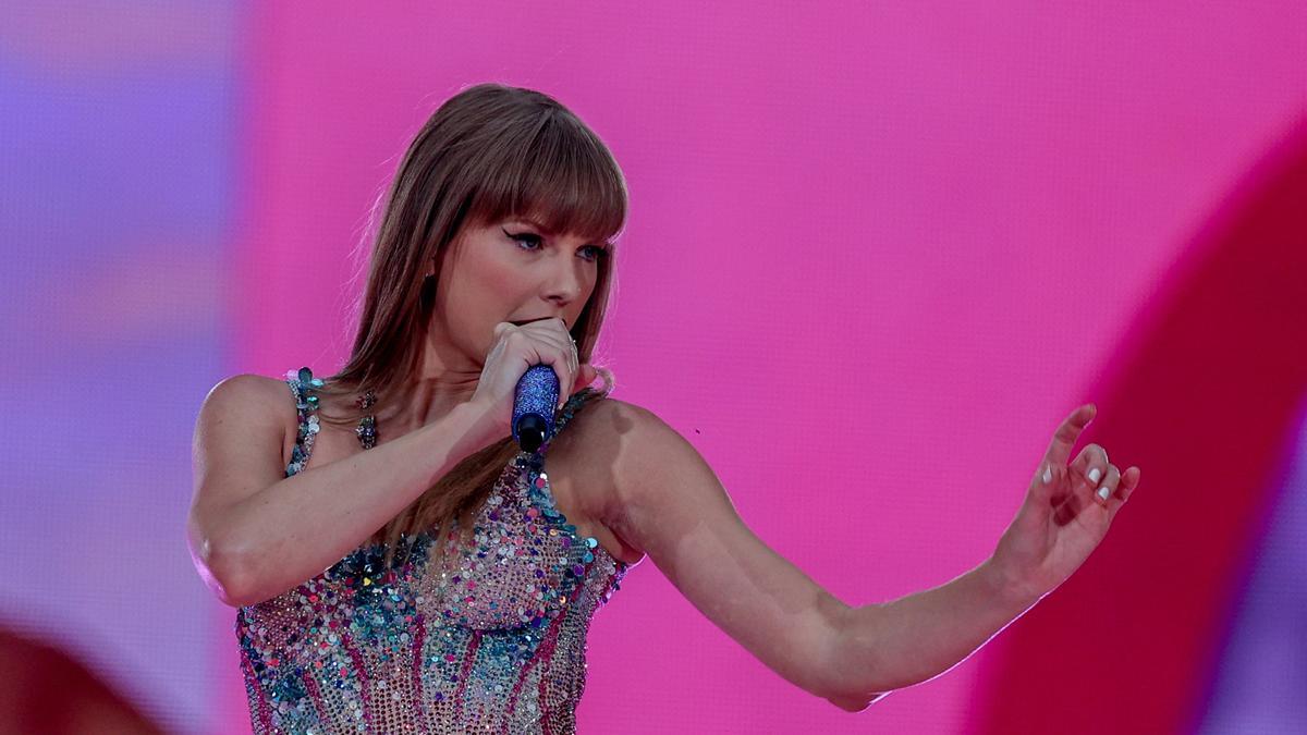 Archivo - La cantante Taylor Swift durante la primera de sus dos actuaciones en el Estadio Santiago Bernabéu, a 29 de mayo de 2024, en Madrid (España). La artista estadounidense Taylor Swift actúa hoy y mañana, 30 de mayo, en el nuevo Estadio Santiago Ber