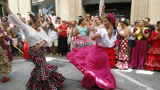 Estas son las principales tendencias de flamenca para esta Feria de Málaga: desde los pendientes y las mantillas a los mejores colores