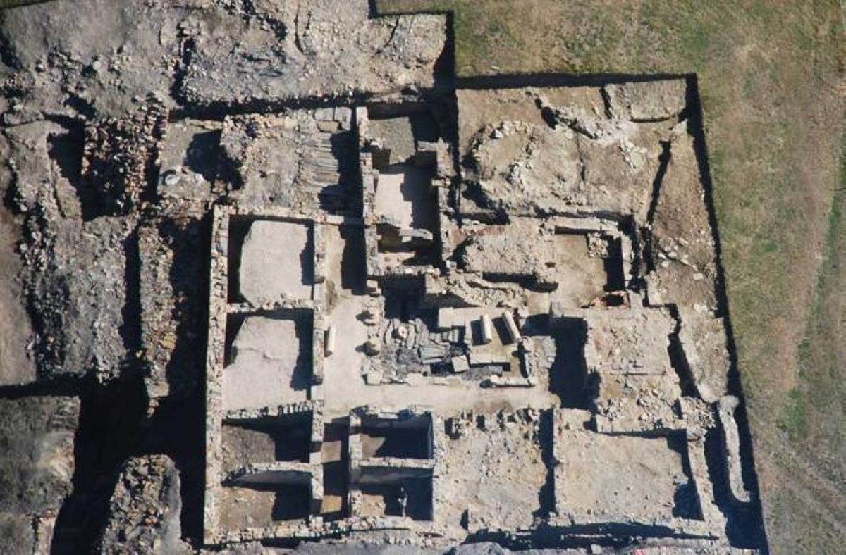 El castro de Grandas descubre, por primera vez en Asturias, pinturas romanas «excepcionales»