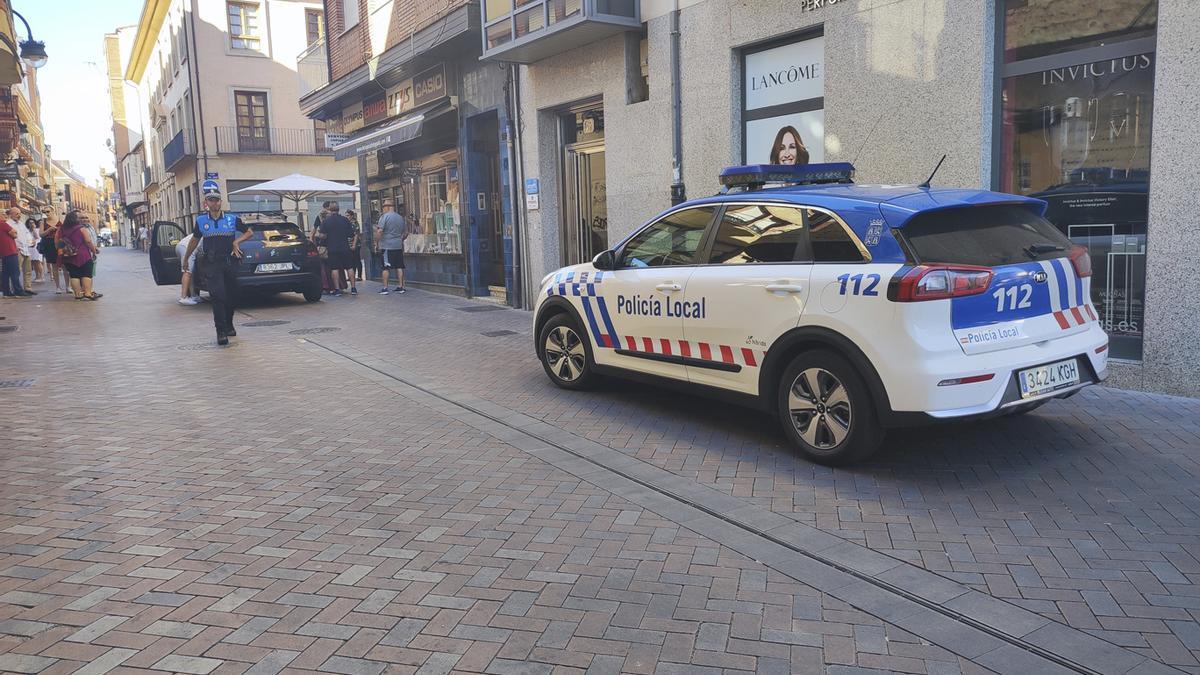 La Policía formuló sendas denuncias tras constatar las infracciones.