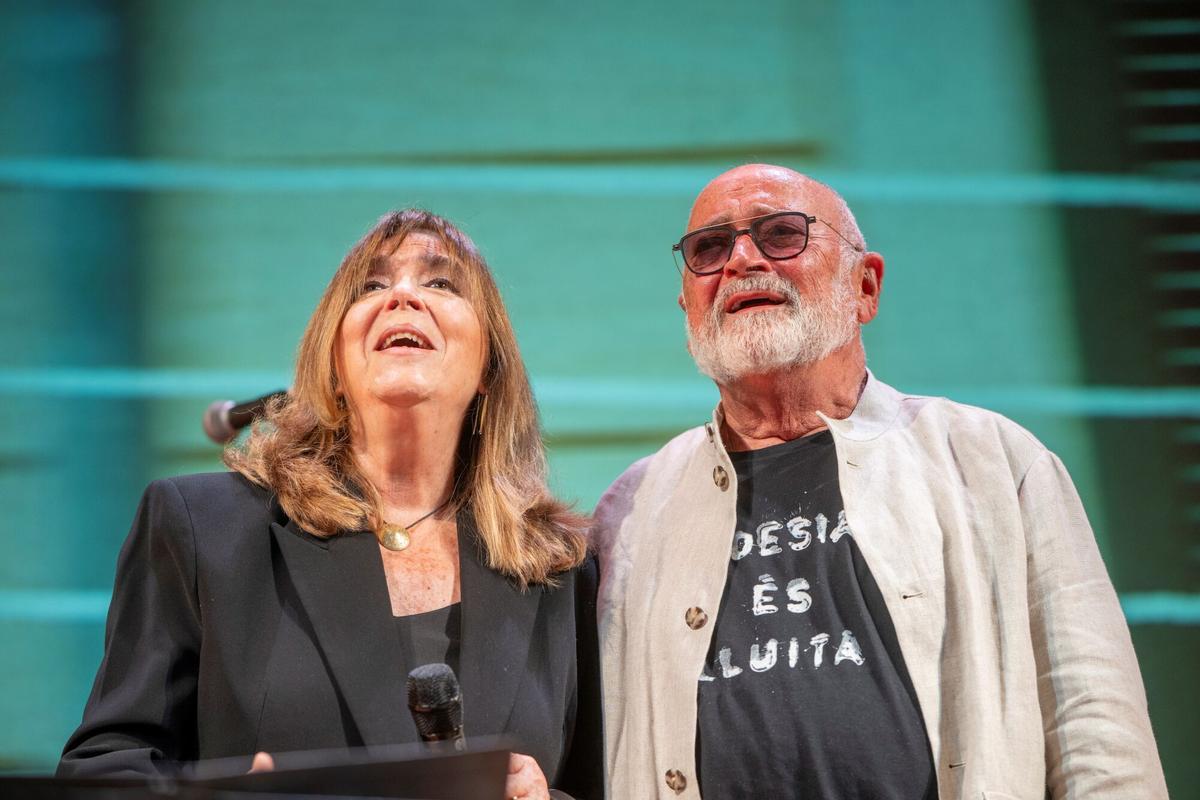 Biel Mesquida y Maria del Mar Bonet durante la entrega del Premi d'Honor de les Lletres Catalanes Biel Mesquida y Maria del Mar Bonet durante la entrega del Premi d'Honor de les Lletres Catalanes