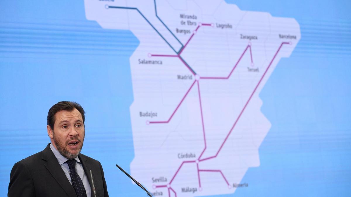 El ministro Óscar Puente durante una comparecencia.