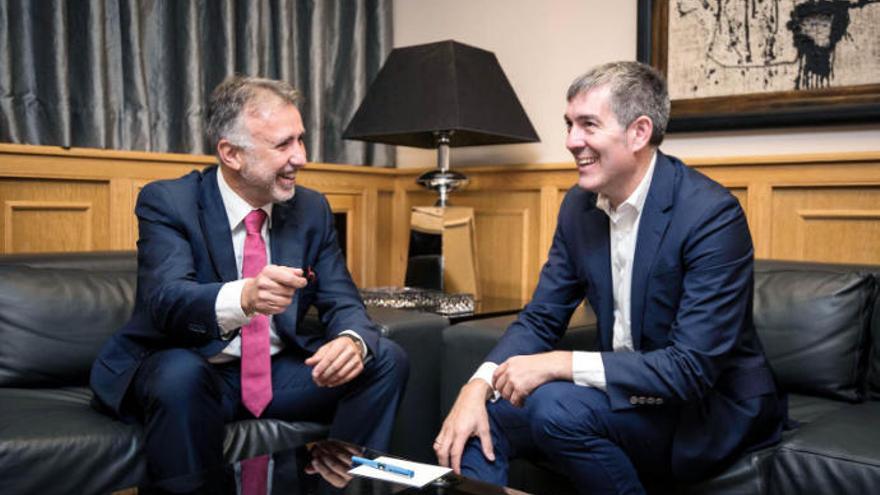 Torres y Clavijo, durante la reunión que mantuvieron en Presidencia tras la victoria del grancanario para ser secretario del PSC.