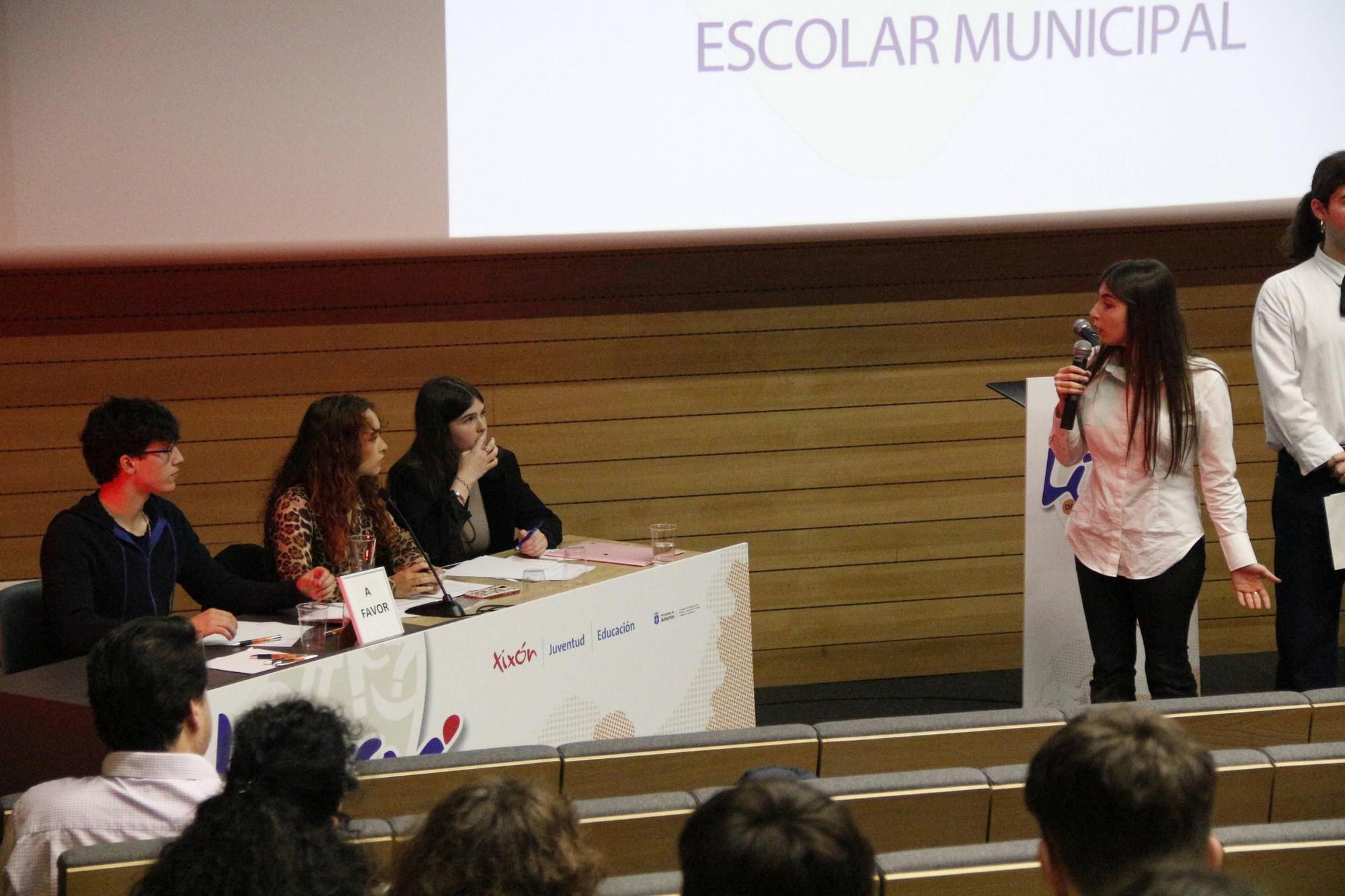 La semifinal de la Liga de Debate Escolar Municipal de Gijón, en imágenes