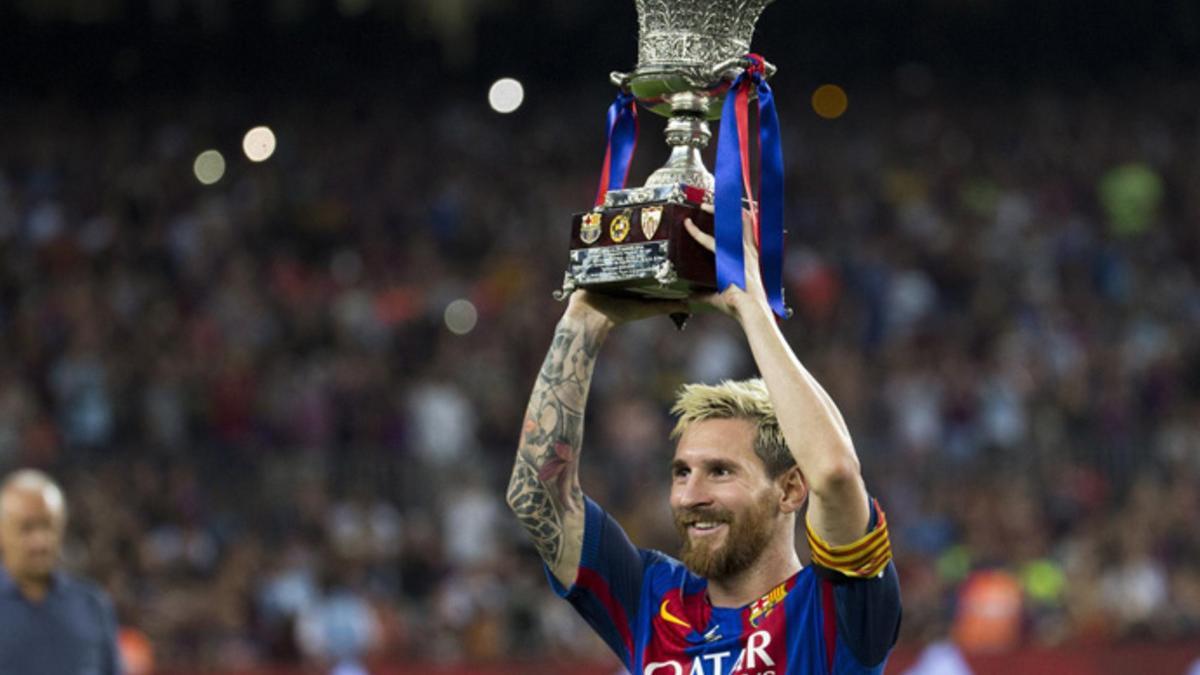 Messi levantó la Supercopa de España