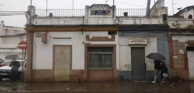 Los cimientos de la memoria del bar El Pireo