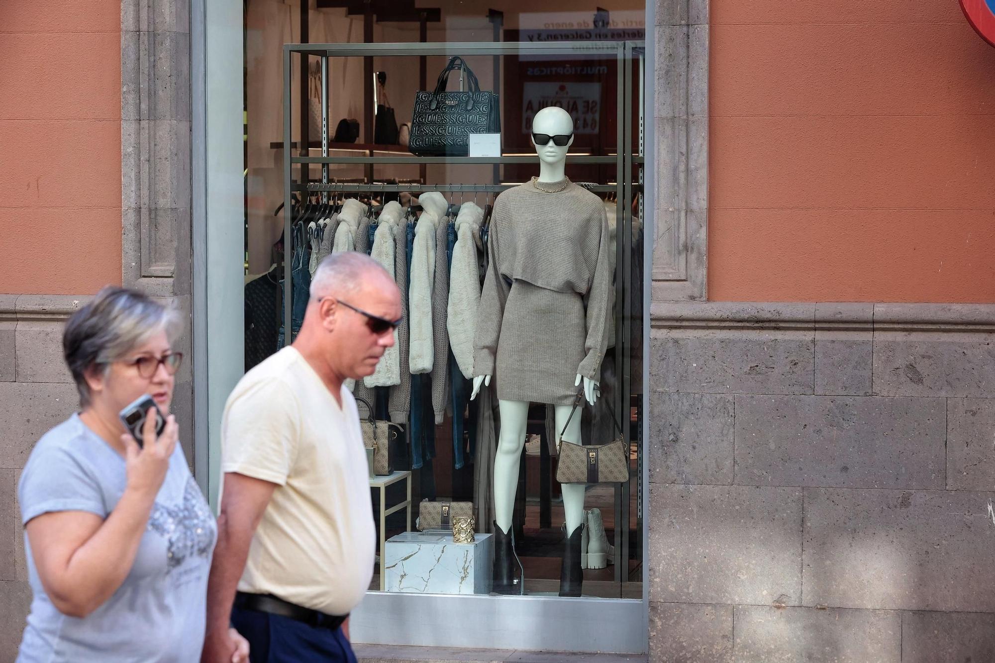 El calor lastra la venta de ropa en Canarias