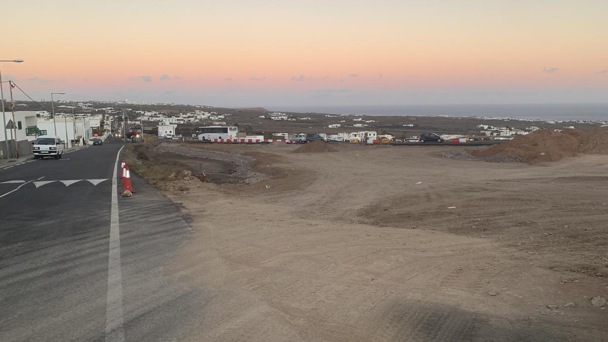 Imagen del desvío por el reasfaltado en la carretera entre las glorietas de acceso a Mácher y Puerto Calero.