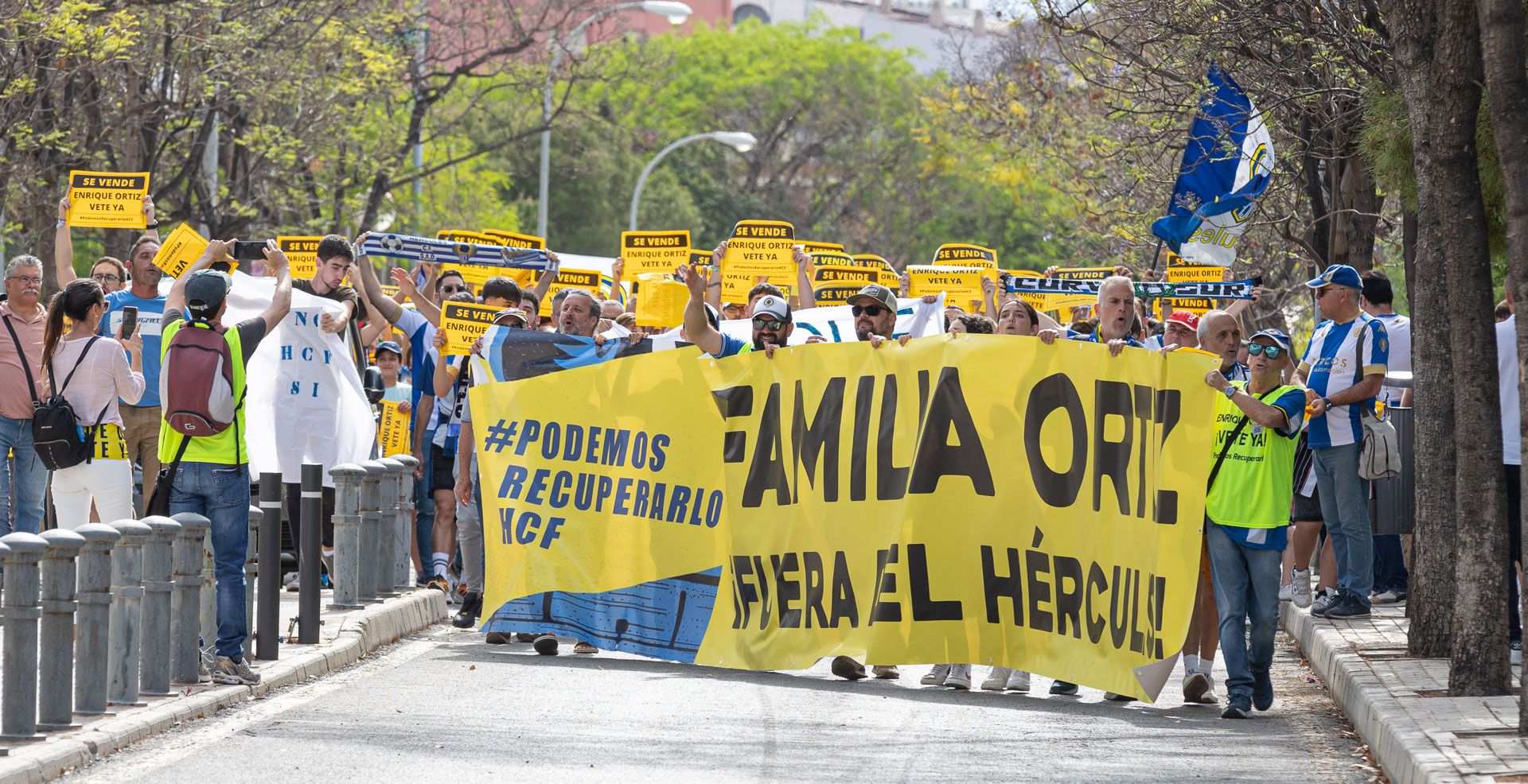 Protestas dentro y fuera del estadio del Rico Pérez