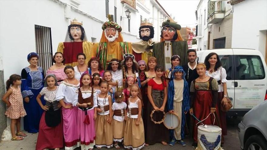 El ambiente medieval llena calles y plazas