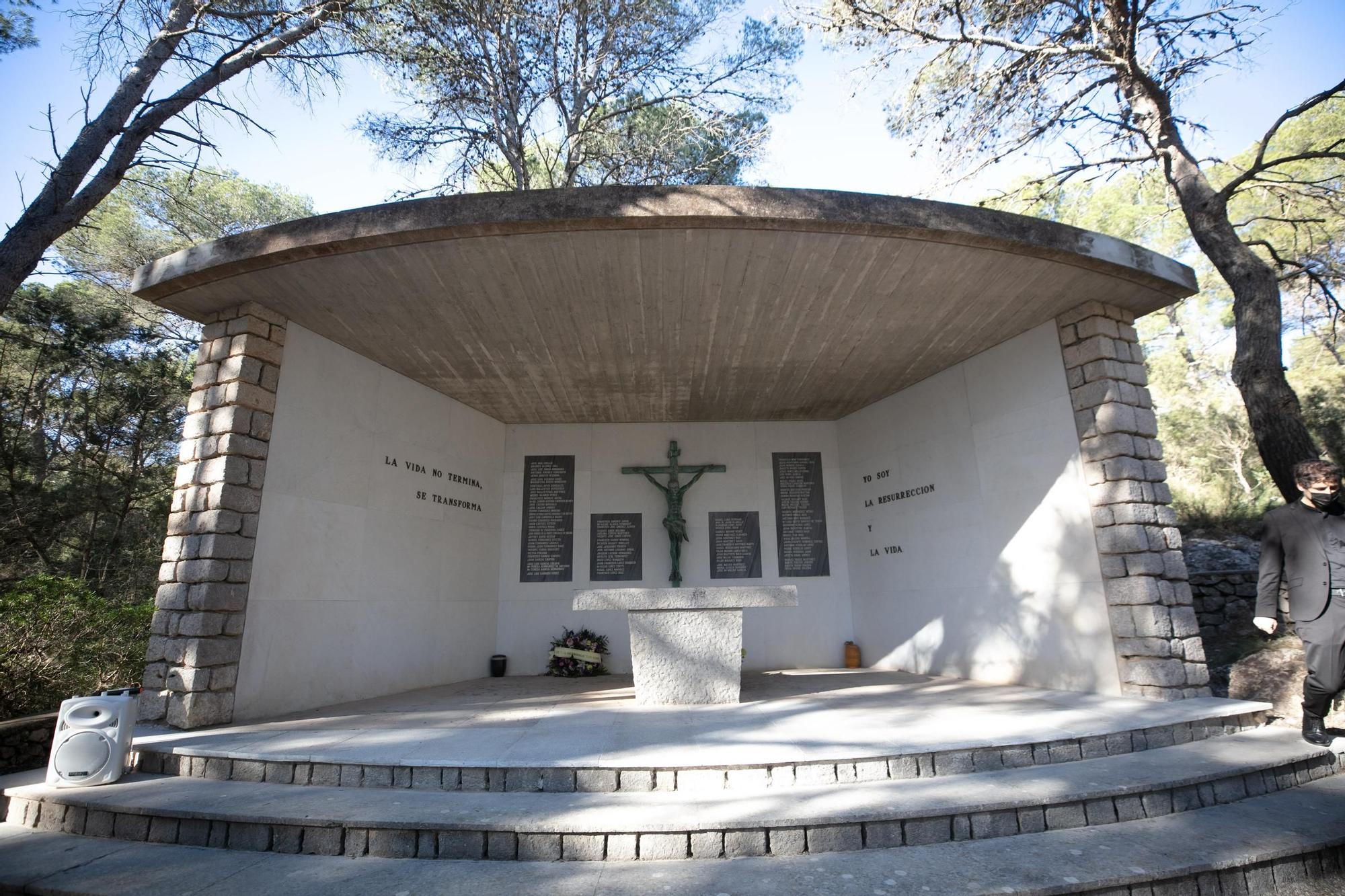 Homenaje a las víctimas del accidente aéreo de ses Roques Altes