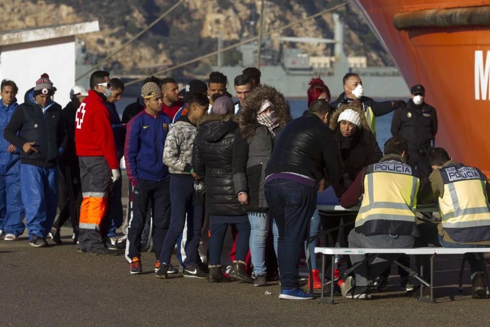 Desembarcan a más de 140 inmigrantes en Cartagena