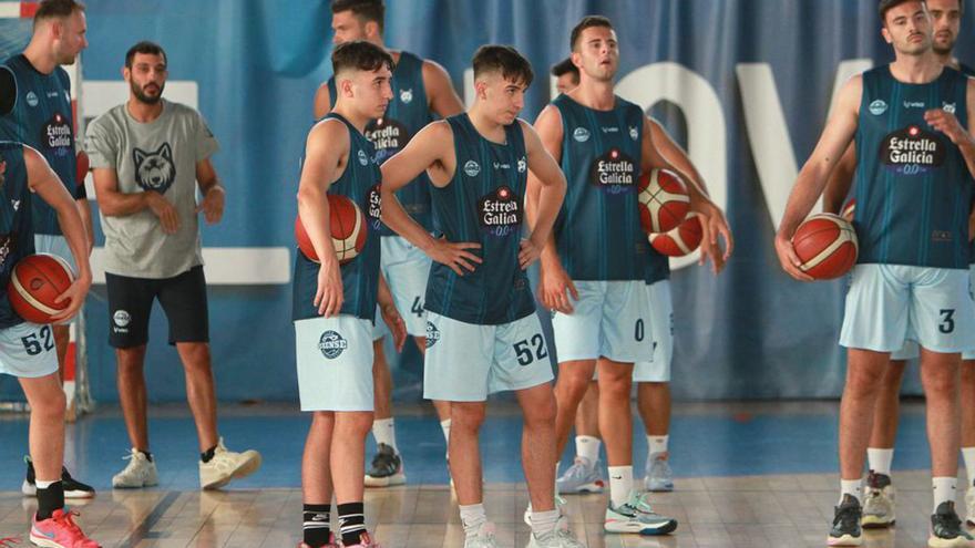 El Club Ourense Baloncesto vuelve hoy a la cancha recibiendo al Amics Castelló