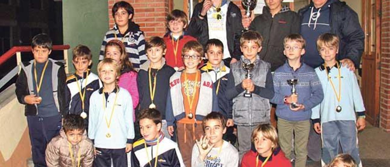 Imagen de los premiados en el torneo escolar que se disputó en La Salle.